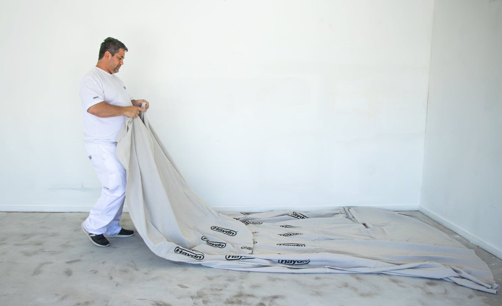 Plastic, Canvas, Latex or Fleece? Choosing the Right Drop Cover for Surface Protection